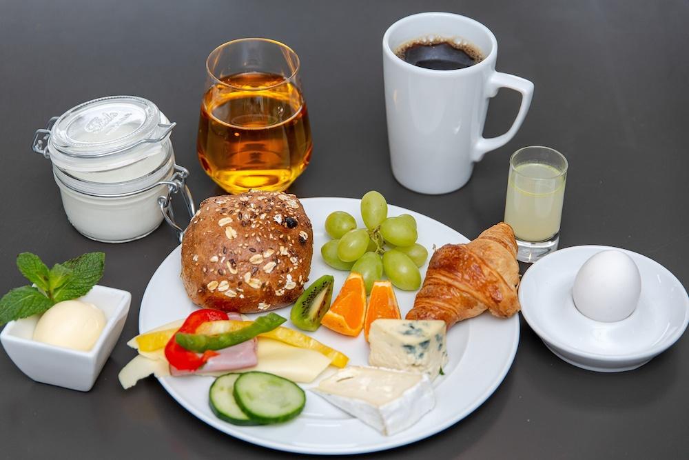 Och Restaurang Hovs Hallar
